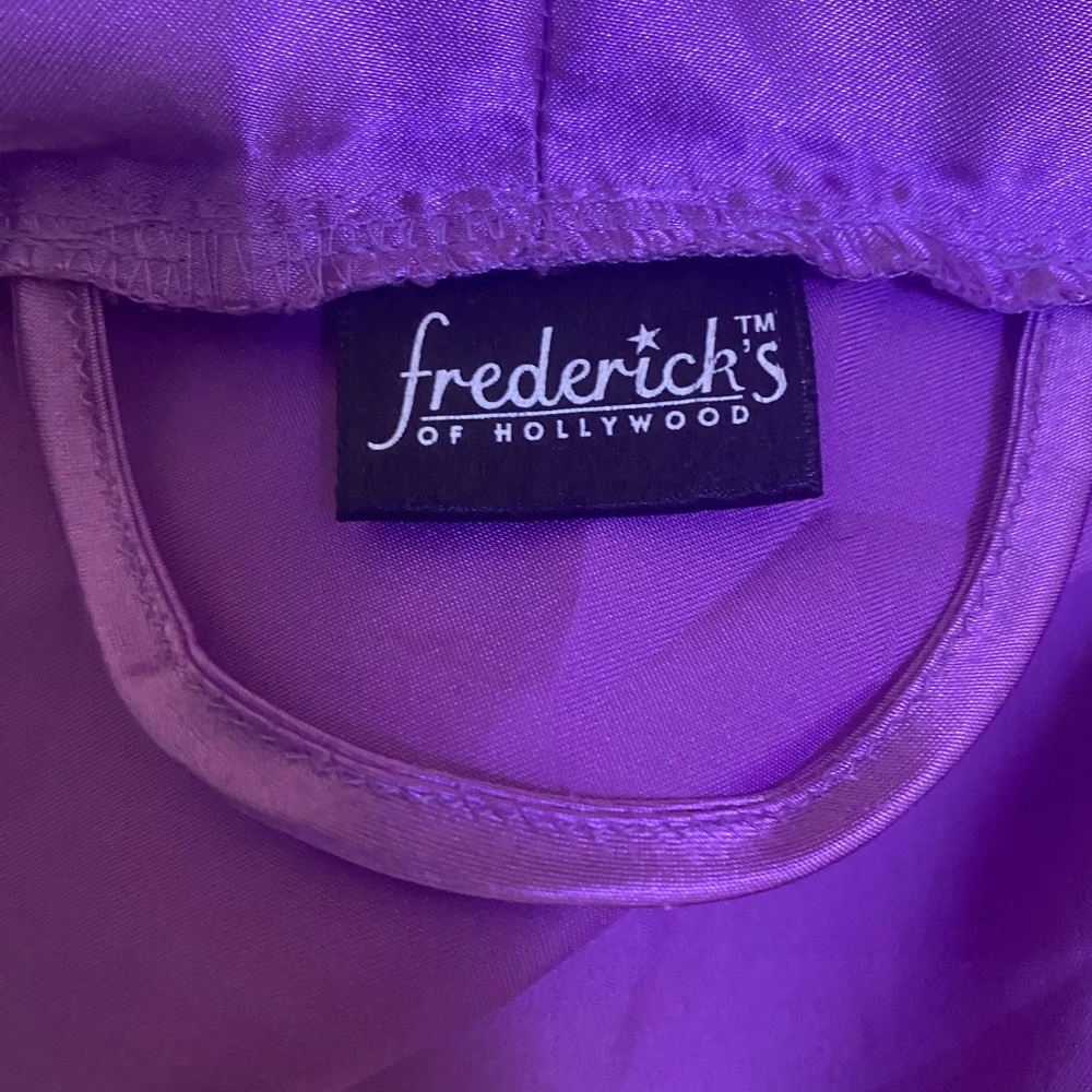 Robe - Picture 4 of 4